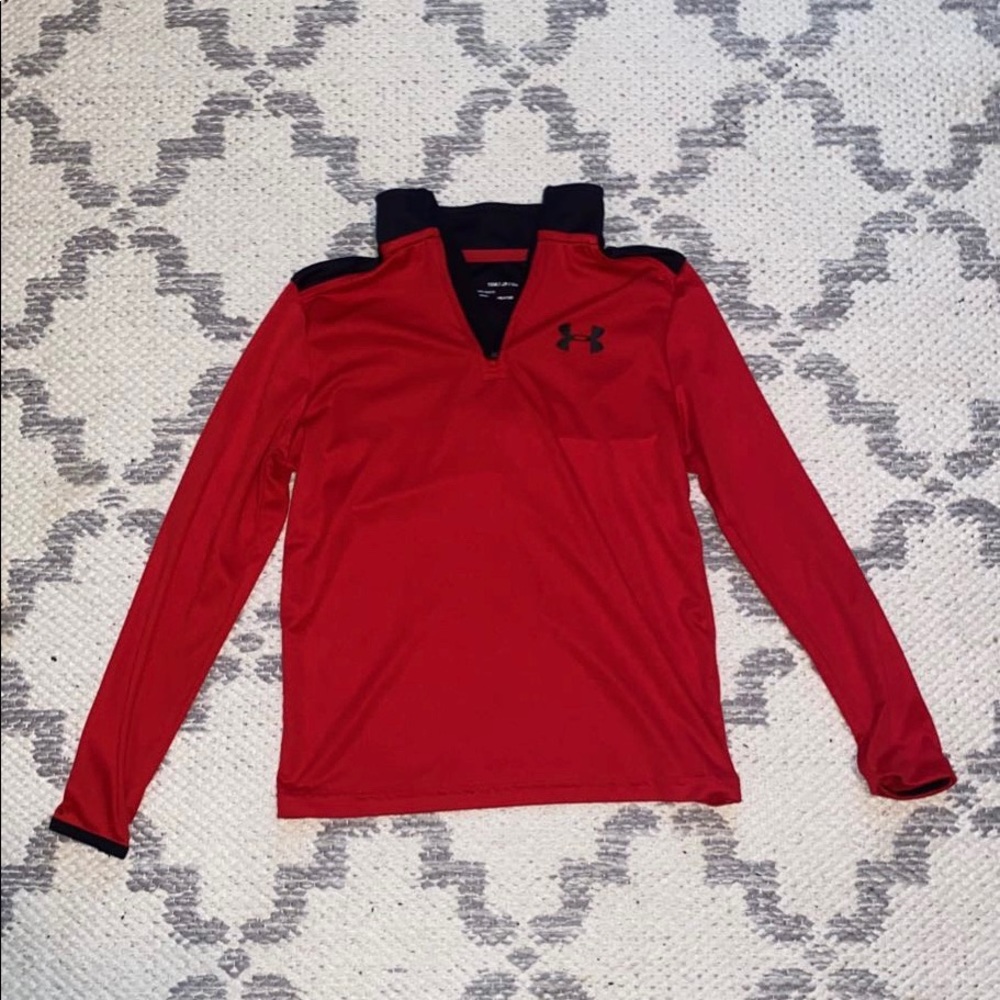 Red underarmer pullover